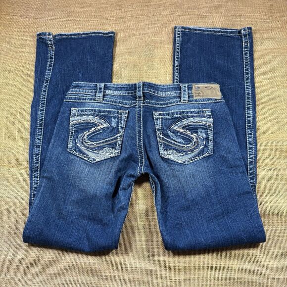 SILVER 'Twisted' Woman's Boot Cut Low-Rise Distressed Jeans W30/L35 - Picture 9 of 11